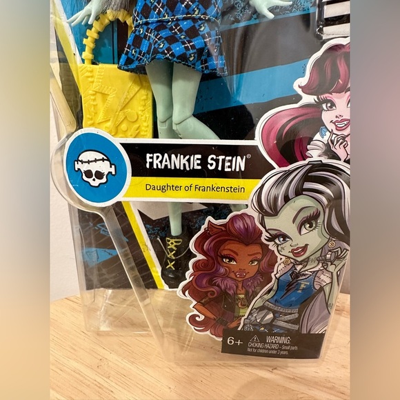 NWT MONSTER HIGH 2015 FRANKIE STEIN DAUGHTER OF OF FRANKEISTEIN - Picture 4 of 7
